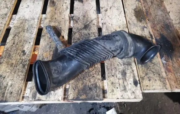 Audi Q7 4L Air intake hose/pipe 7L6129609E