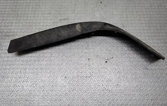 Nissan Primera Rear/tail light trim molding 26552AU210