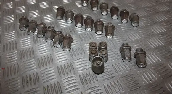 Toyota Land Cruiser (J120) Nuts/bolts 9094201103