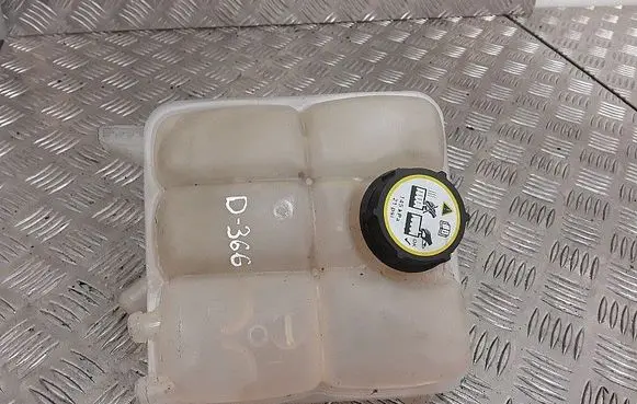 Coolant expansion tank/reservoir