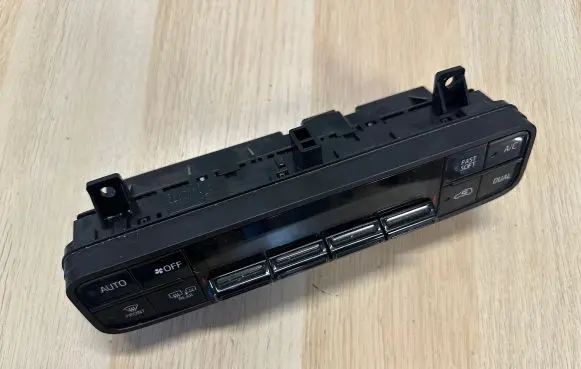 Toyota Auris E180 Climate control unit 5590002810