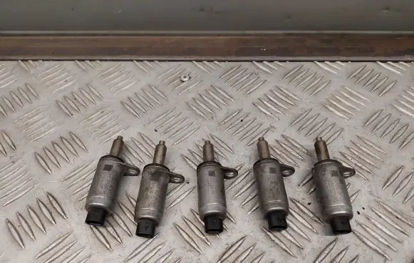 Audi A7 S7 4G Camshaft vanos timing valve 06E103697H