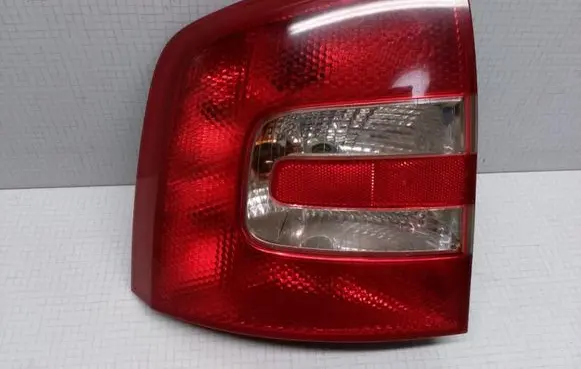 Skoda Octavia Mk2 (1Z) Rear/tail lights 1Z9945257 27592102 1Z9945095