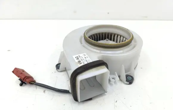 Volkswagen Jetta VI Hybrid/electric vehicle battery fan 7P0907463