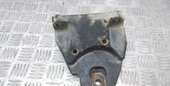 Nissan Navara D40 Engine mounting bracket