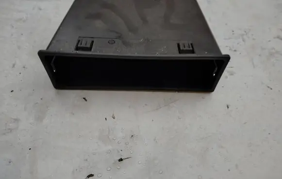 Glove box