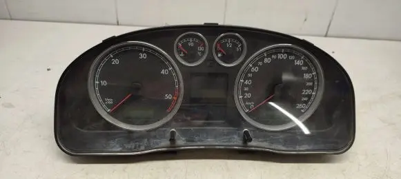 Volkswagen PASSAT B5.5 Speedometer (instrument cluster) 3B0920929A