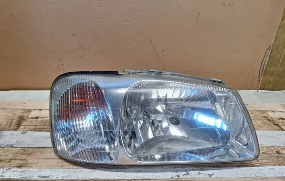 Hyundai Accent Headlight/headlamp