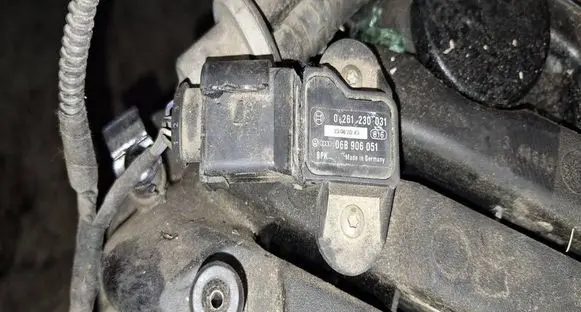 Volkswagen Golf V Air pressure sensor 0261230031 06B906051