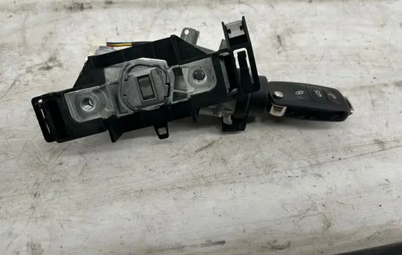 Volkswagen Jetta VI Ignition lock 5K0905865 280267 1K0905851