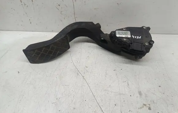Volkswagen PASSAT B5 Accelerator throttle pedal 8D1721523F 6PV00837603