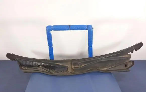 Cadillac CTS Wiper trim 25767759