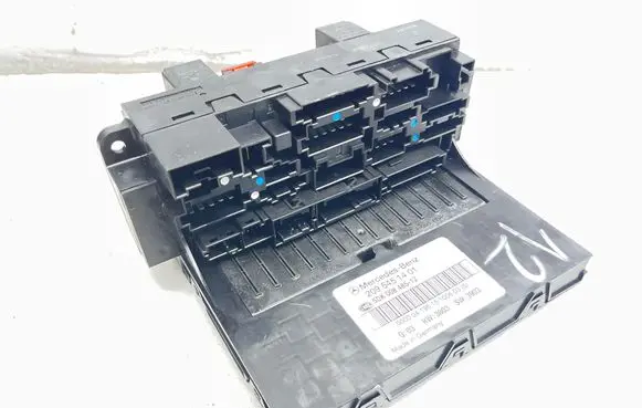 Mercedes-Benz CLK A209 C209 Fuse module 2095451401 5DK00848512