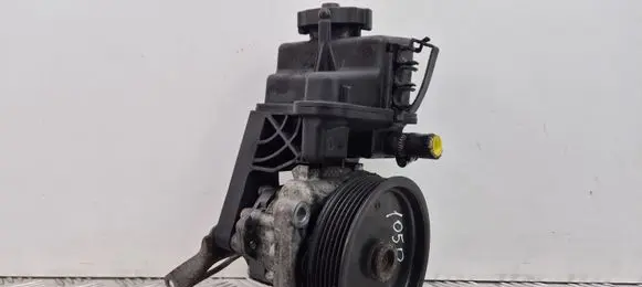 Mercedes-Benz Sprinter W906 Power steering pump A0064667801