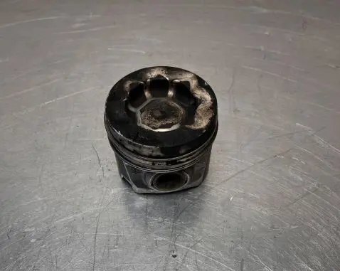Volkswagen Multivan T5 Piston 81L137