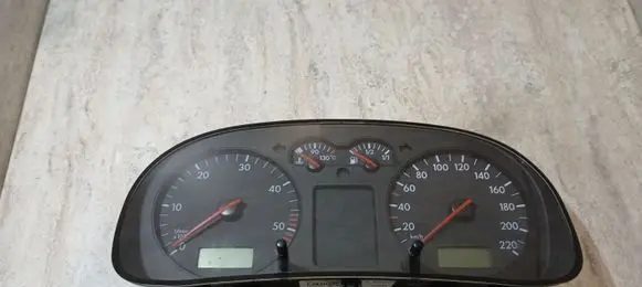 Volkswagen Golf IV Speedometer (instrument cluster) 1J0920806E