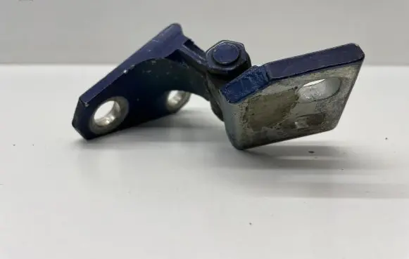Volkswagen Jetta V Front door upper hinge 1K0831401L