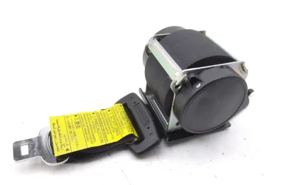 Toyota Avensis T270 Middle seatbelt (rear) 