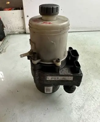 Volkswagen Polo IV 9N3 Power steering pump 6Q0423155AD