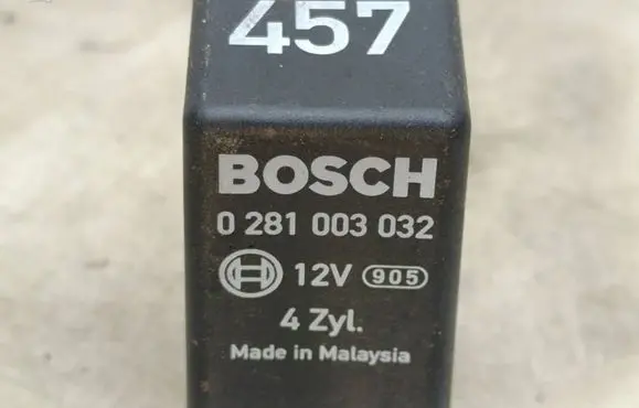 Seat Exeo (3R) Glow plug pre-heat relay 0281003032 038907281B 457