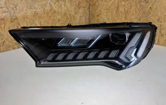 Audi Q7 4M Headlight/headlamp 4M0941039C K2709T9