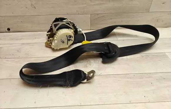 Volkswagen PASSAT B6 Front seatbelt 3C1857705F 33046823 246945