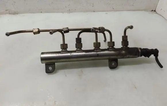 Opel Zafira B Fuel main line pipe 0445214095