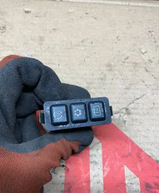 BMW 5 E34 Windscreen/window heater switch 03051000 1391764