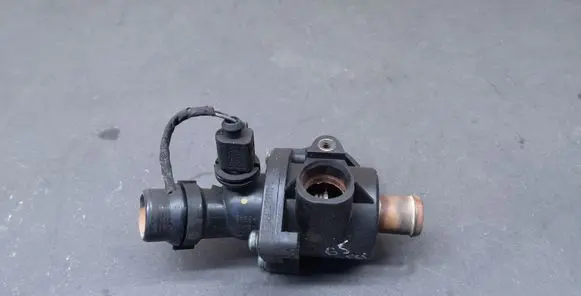 Volkswagen Golf V Coolant pipe/hose 6F121114 06F121111
