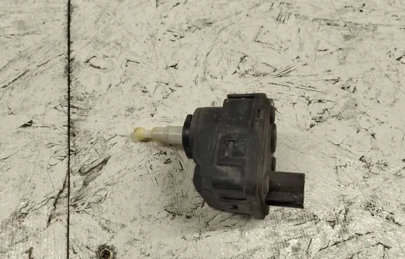 Opel Omega B1 Headlight level adjustment motor 00728230