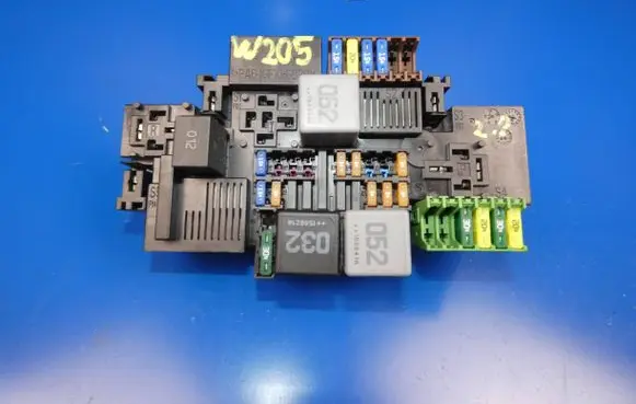 Mercedes-Benz C W205 Fuse module A2229063202 50W211F02 151231522