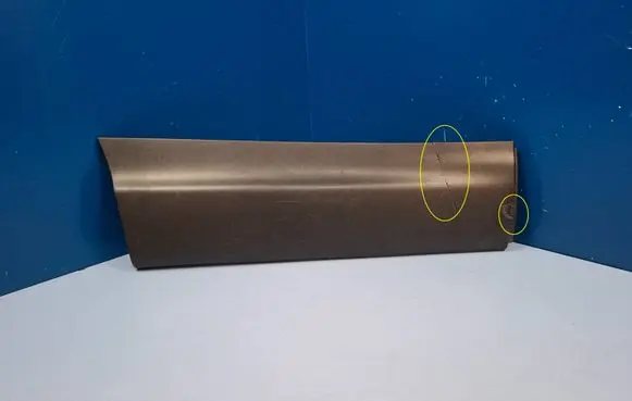 Rear door trim (molding)