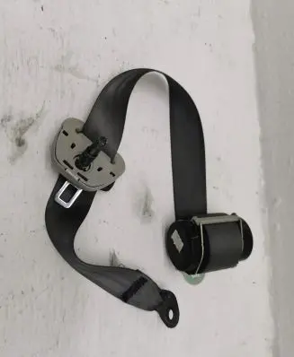 Toyota Hilux (N50, N60, N70) Front seatbelt