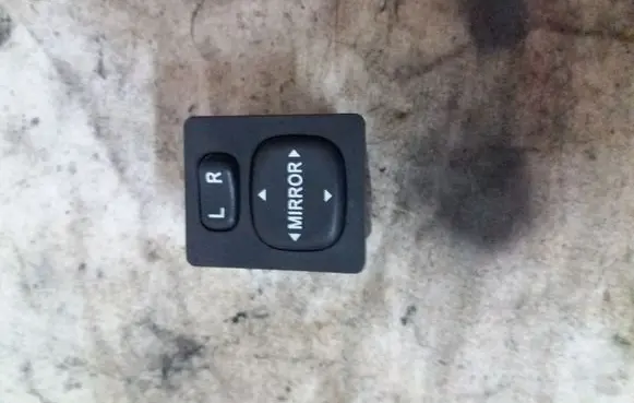 Toyota Avensis Verso Wing mirror switch