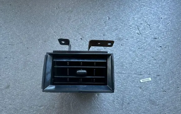 Nissan Patrol 160 Dash center air vent grill 68750C8260