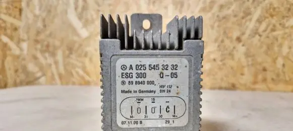 Mercedes-Benz E W211 Coolant fan relay A0255453232