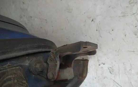 Honda CR-V Front door upper hinge