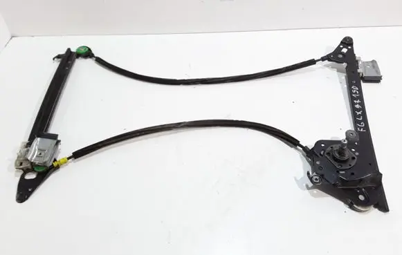 Rear door manual window regulator