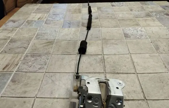 Mazda 5 Sliding door lock 