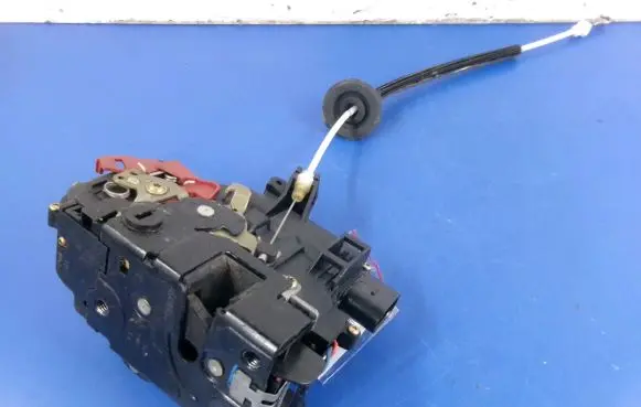 Audi A2 Rear door lock 8Z0839015