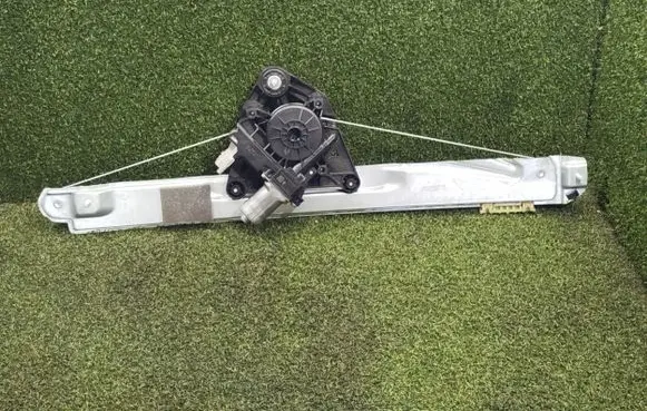 Renault Kangoo III Front door window regulator with motor 807209403R