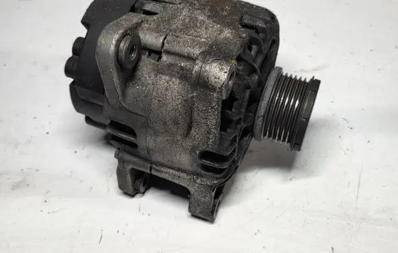 Peugeot 308 Generator/alternator 9670899580