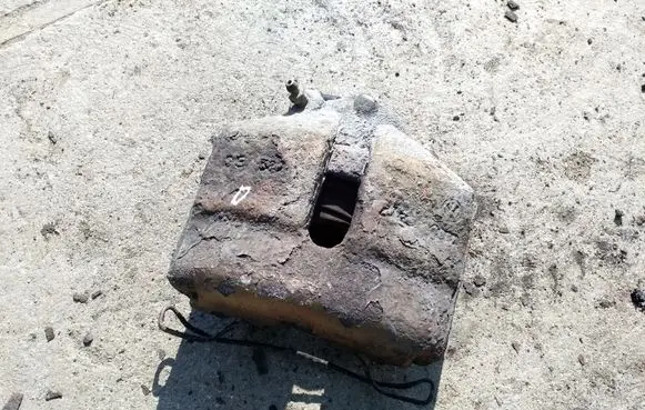 Volkswagen Touran I Front brake caliper