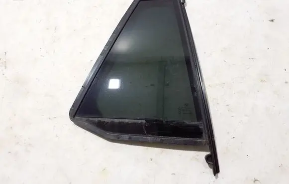BMW 5 G30 G31 G38 Rear vent window glass 7387460