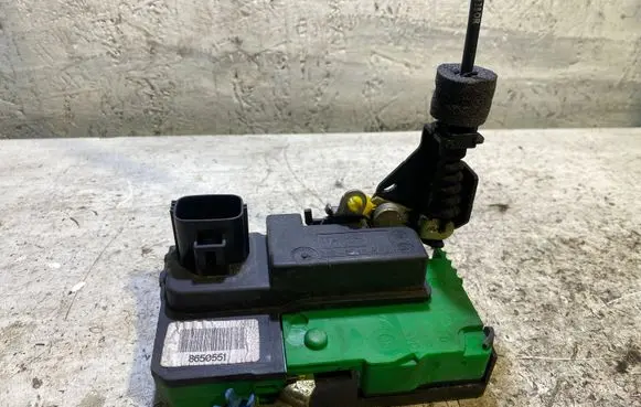 Volvo XC90 Front door lock 8650551