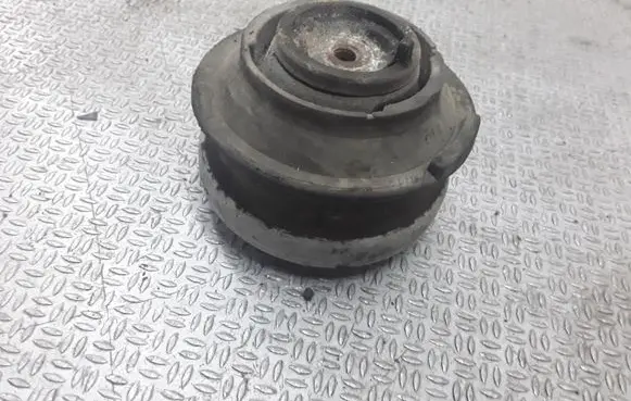 Mercedes-Benz C W202 Engine mount bracket 2022402117