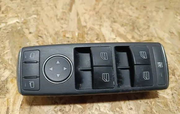 Mercedes-Benz C W204 Electric window control switch 2049055302 10021550