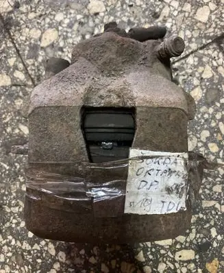 Skoda Octavia Mk2 (1Z) Front brake caliper