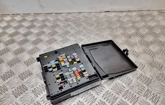 Ford Focus Fuse module JX6T14D068AE GDDE87 9581715009