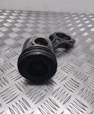KIA Sorento Piston with connecting rod